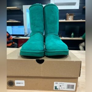 UGG Classic Short II Emerald Green 1016223-EDGR woman’s size 8